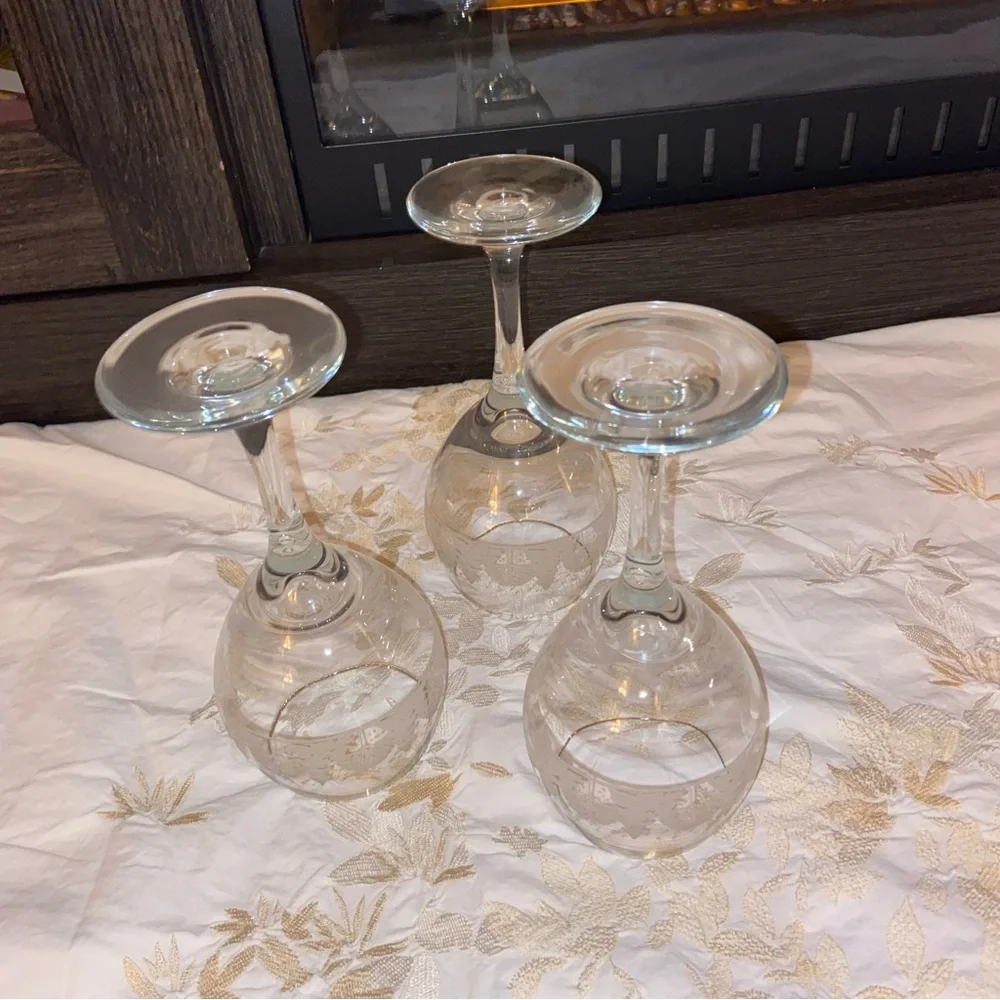 NWOT 3 Vintage Arby’s Elegant Gold Rimmed Wine Glass Set, Etched Winter Scenery